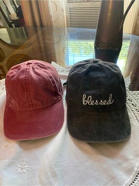 Women’s Two 100%cotton caps.